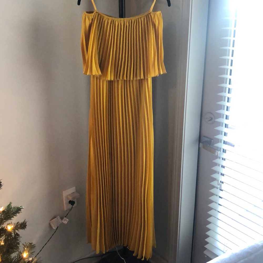 Strapless yellow dress